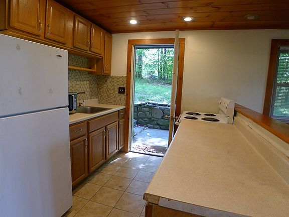 4th image of 51 Fairway Dr #B
