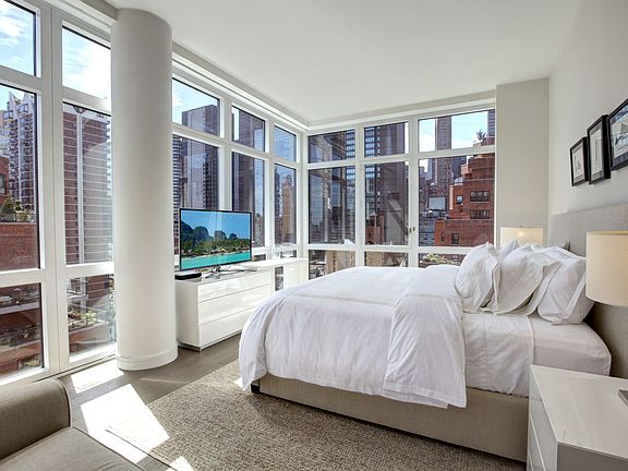 4th image of 305 E 51st St APT 15B