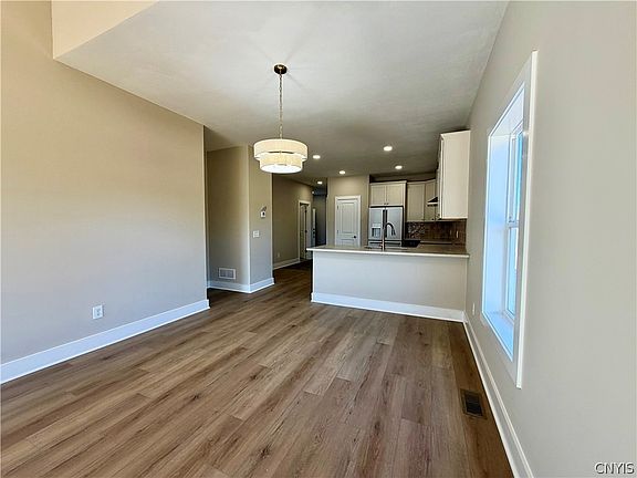4th image of 265 Dewport Rd