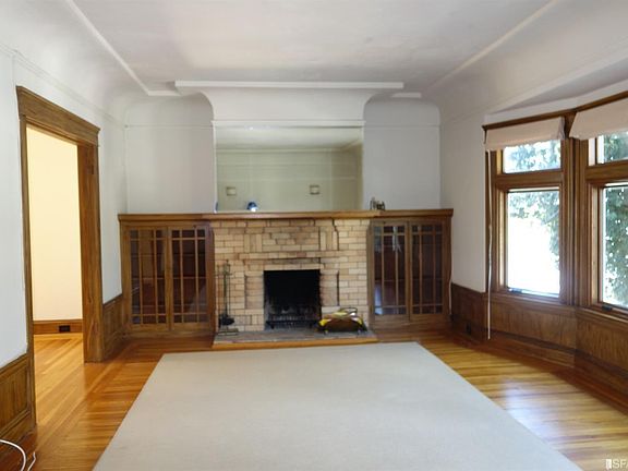 3rd image of 347 Lake St