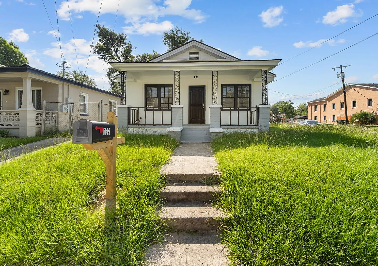 Bright & Stylish 3-Bedroom Home Near Downtown Savannah — Photo 1