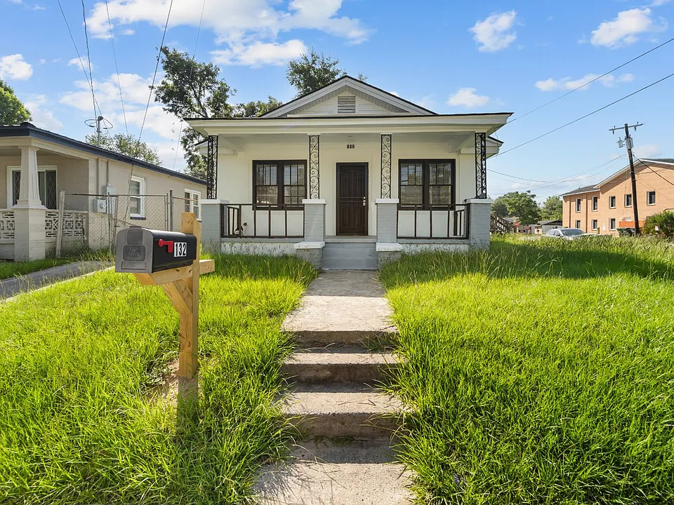 132 Jenks St