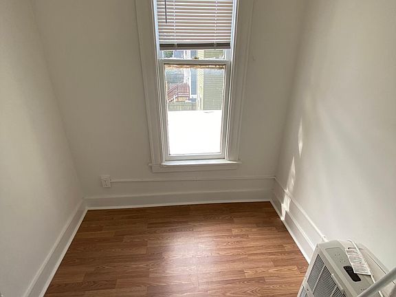 4th image of 2921 Hanes Ave APT 4