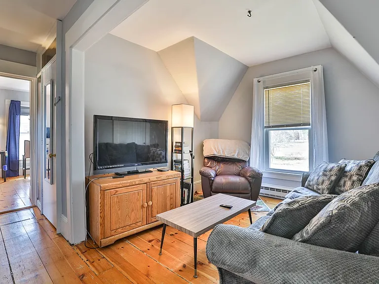 482 Reservoir Ave #2 — Photo 3
