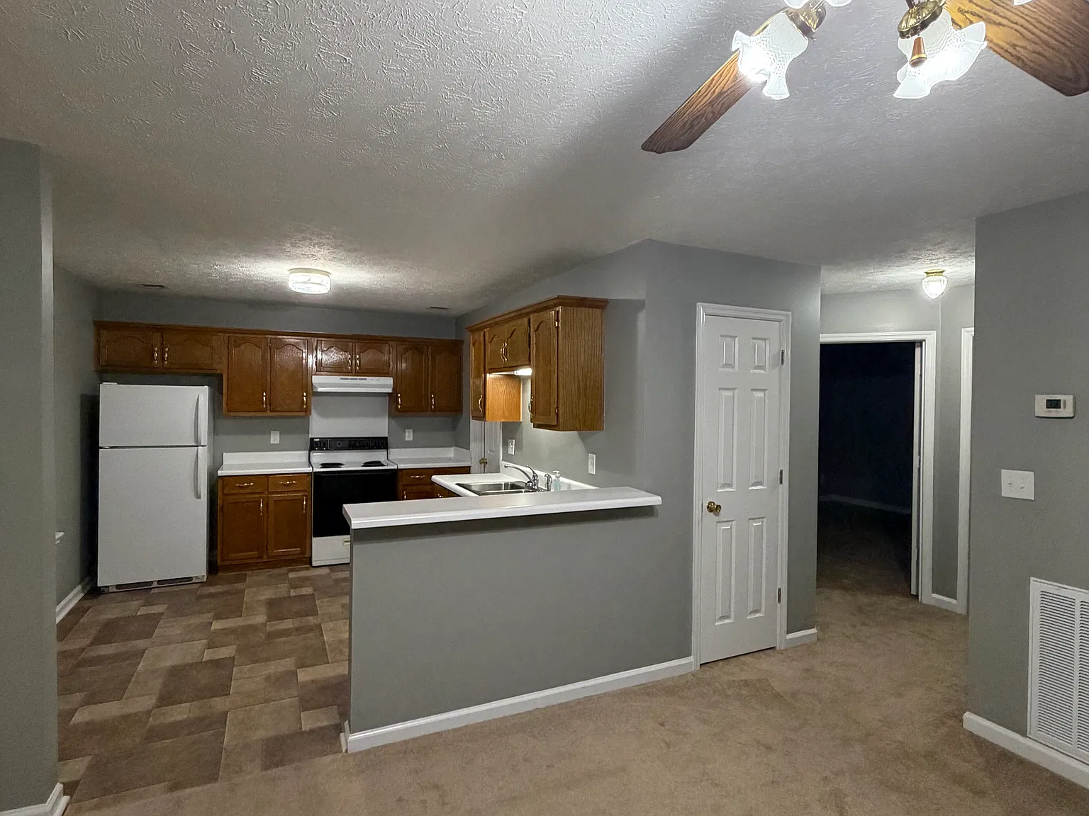 2 bed, $1,100 — Photo 3