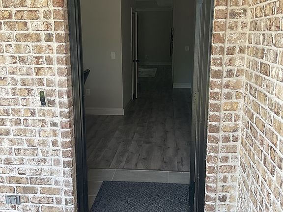3rd image of 211 Florida St