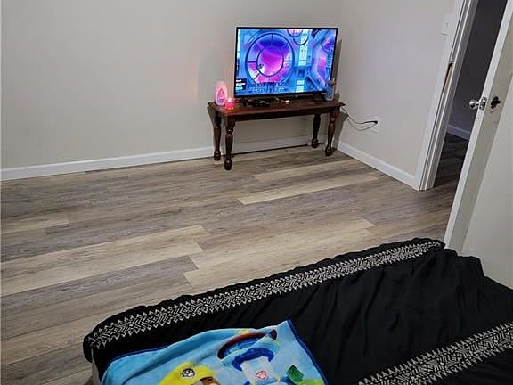 4th image of 3583 Sanford Ave