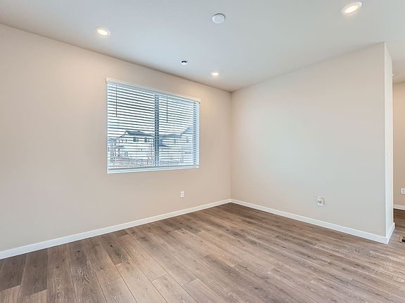 5th image of 27462 E 1st Ave
