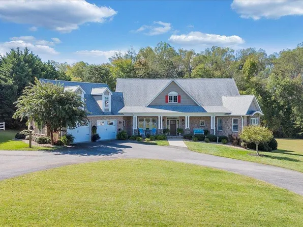 1074 Jefferson Dr W, Forest, VA 24551