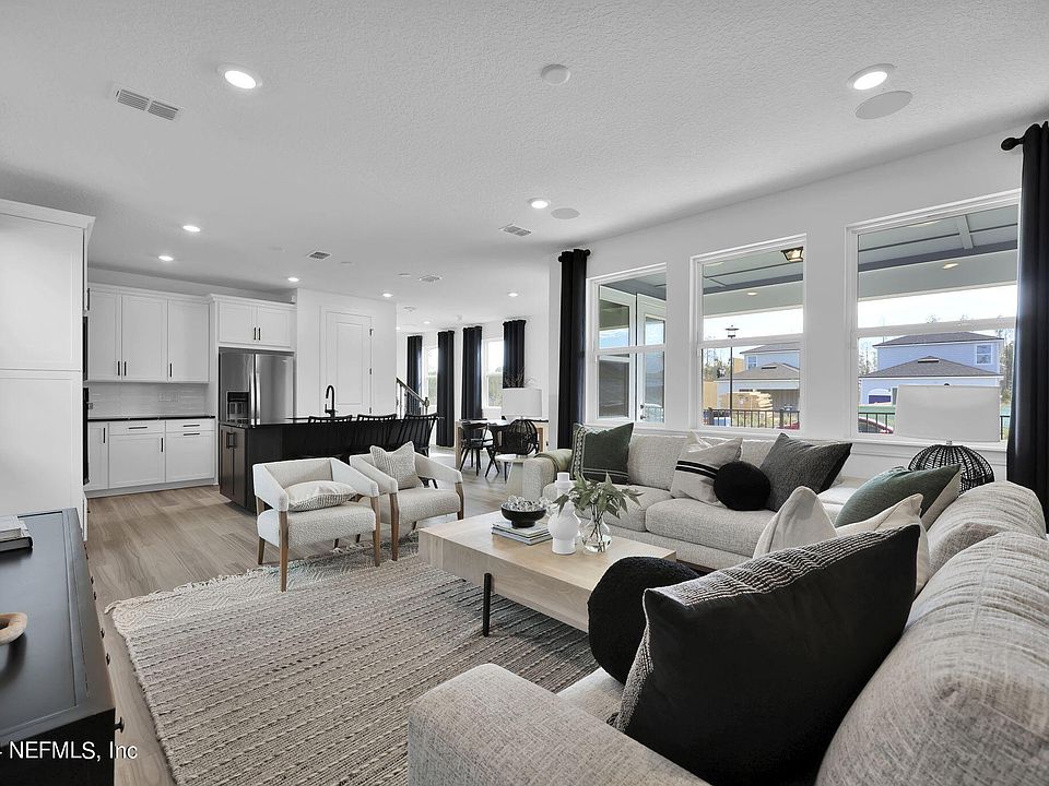 1st image of 608 HAWTHORN PARK Circle