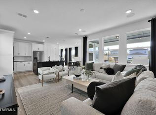 608 Hawthorn Park Cir, Yulee, FL 32097