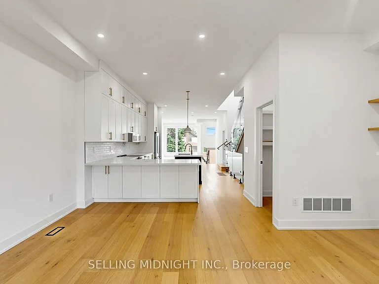 42 Guthrie Ave — Photo 17