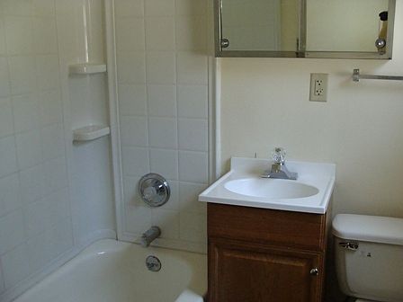 5th image of 504 W Sherwood Blvd #A