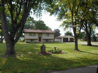 302 S Elm St, Elk Point, SD 57025