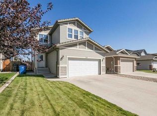 139 Firelight Way W, Lethbridge, AB T1J4B2