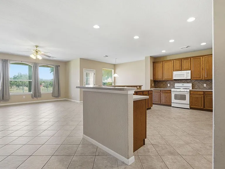 904 Winding Creek Pl — Photo 13