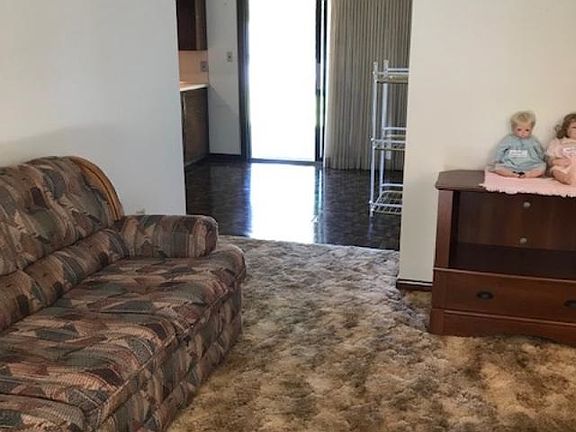 4th image of 705 Hillcrest Dr