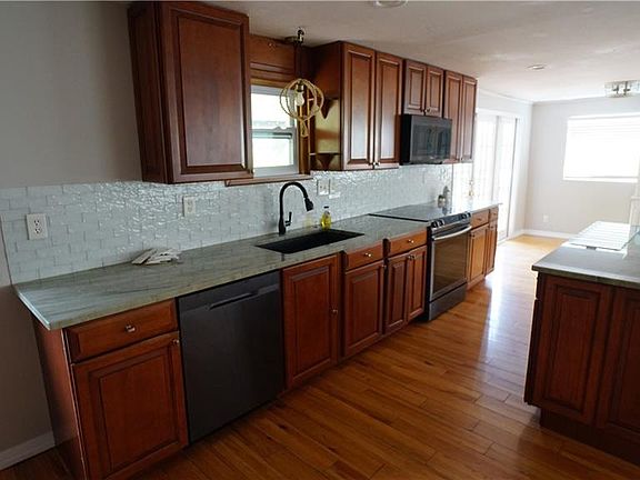 4th image of 12861 Iona RD