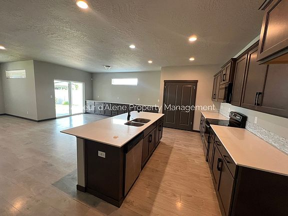 3rd image of 246 N Olivewood Ln
