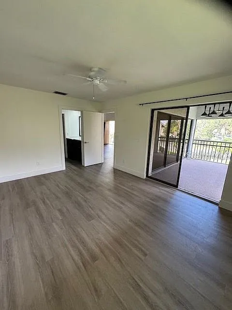2 bed, 1054 sqft, $2,300 — Photo 4
