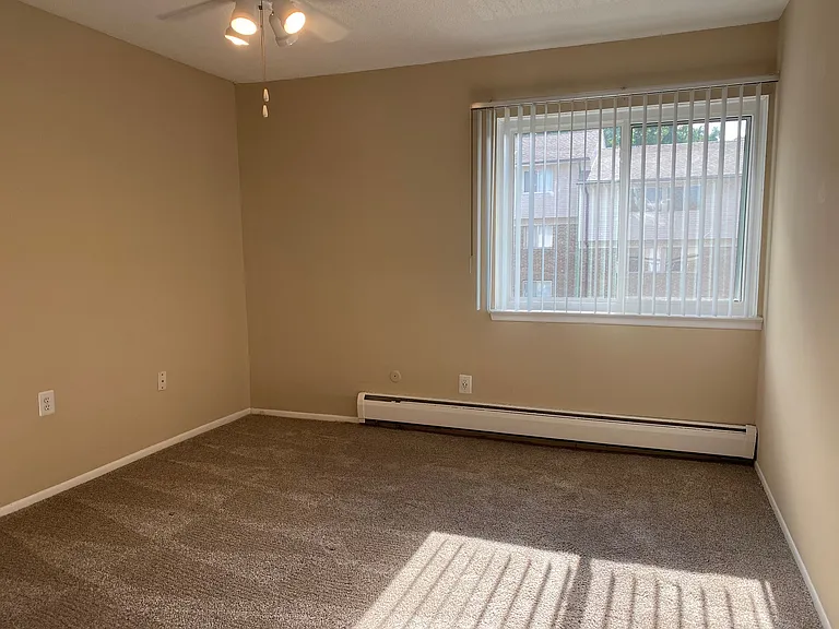 Rochester Square Apartments — Photo 20