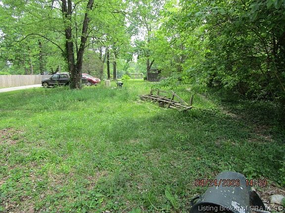 4th image of 1471 Hillcrest Drive