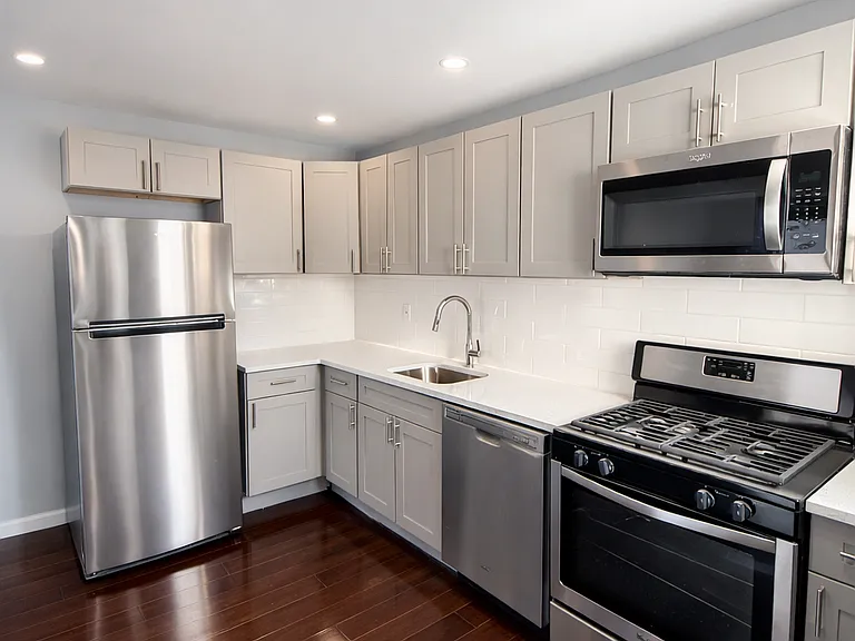 28 Treptow St #2 — Photo 3