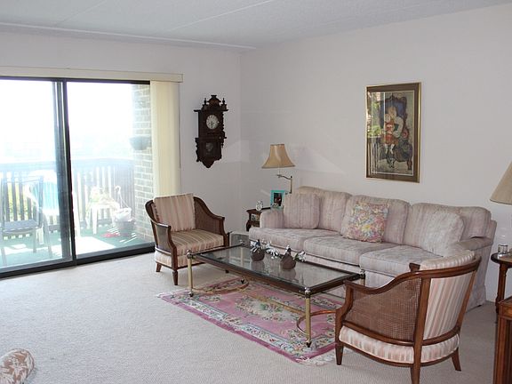 2nd image of 920 Vose Dr APT 407