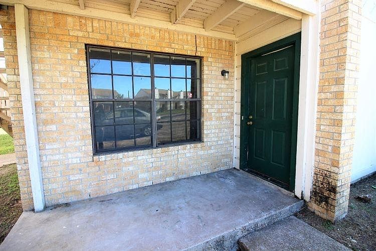1st image of 802 Navarro Dr APT A