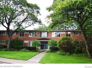 868 N Adams Rd UNIT 6, Birmingham, MI 48009