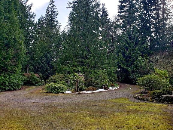 Your circular driveway, awaits!