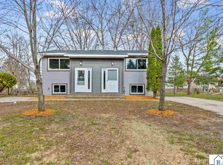 571 N Montgomery Ave, Le Center, MN 56057