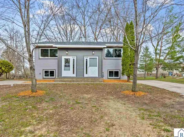 571 N Montgomery Ave, Le Center, MN 56057