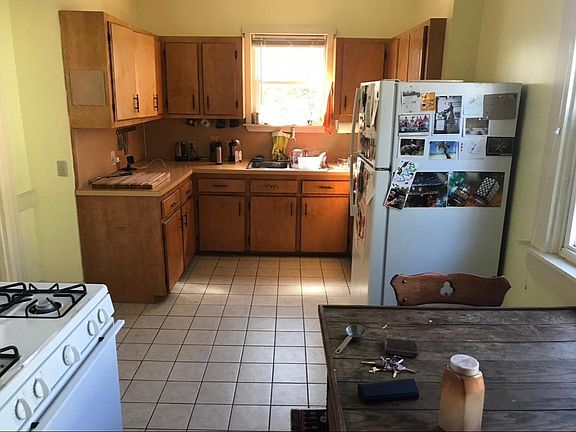 4th image of 33 Wood St #A
