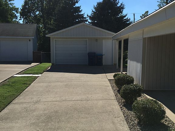 Detached Garage 