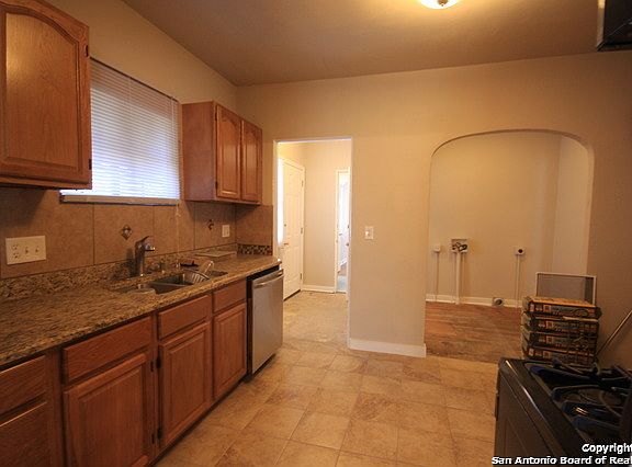 4th image of 419 Natalen Ave