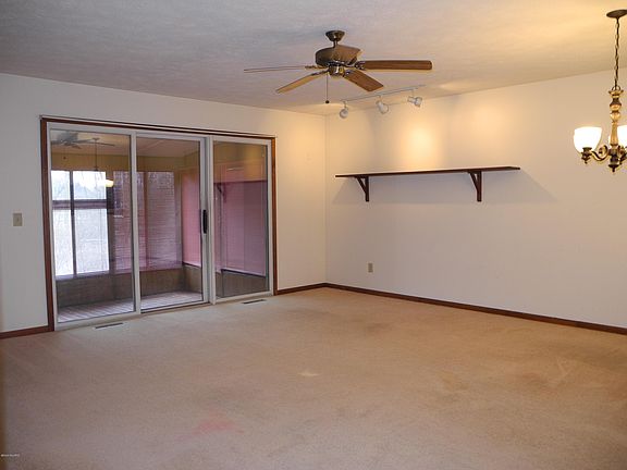 3rd image of 4916 Weston Ave