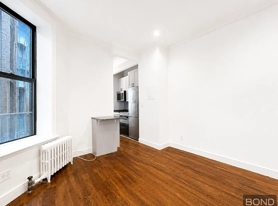 111 Avenue A — Photo 4