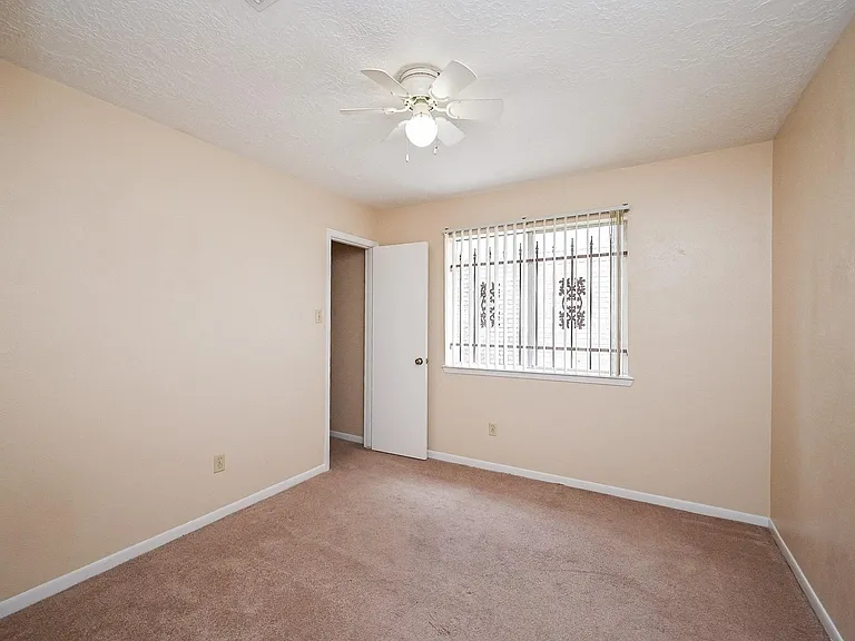 7918 Chancel Dr — Photo 20