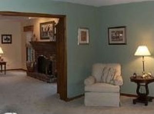 908 E Hillside Rd, Naperville, IL 60540