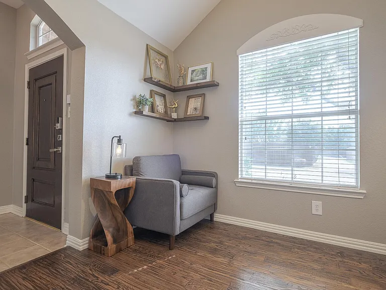 9712 Spring Dr — Photo 5