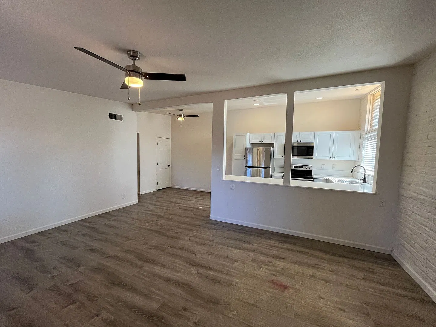 2 Bed 1 Bath in Scottsdale! — Photo 2