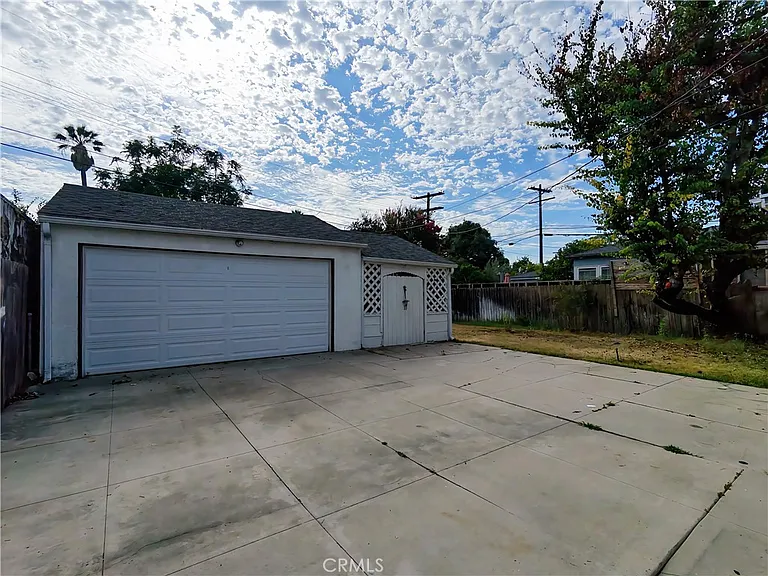 3907 Edgehill Dr — Photo 47
