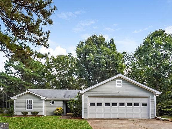 2nd image of 330 E Country Woods Dr
