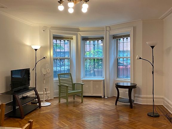 3rd image of 520 7th St #1