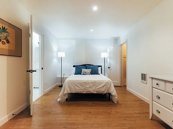 3rd image of 3023 Baker St #3017