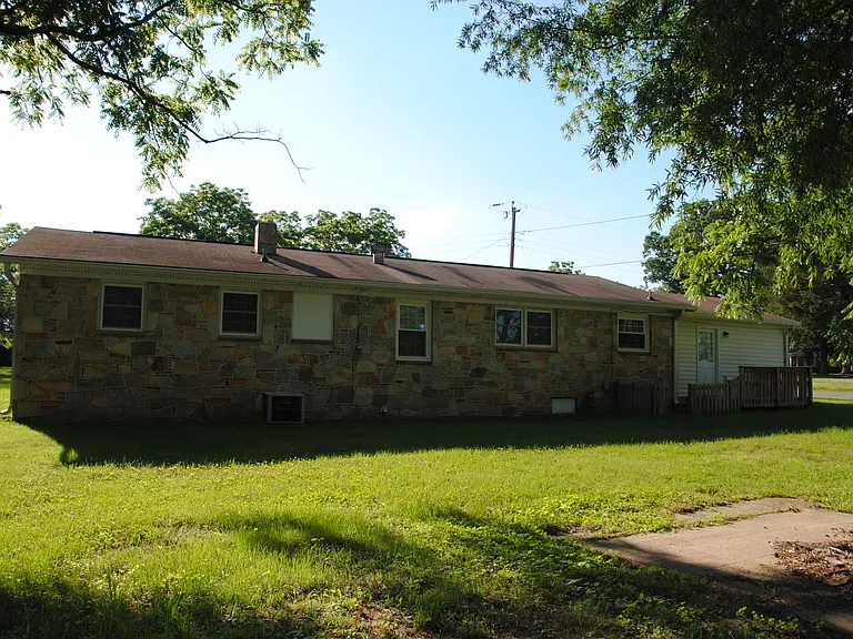 111 Walnut Dr — Photo 6