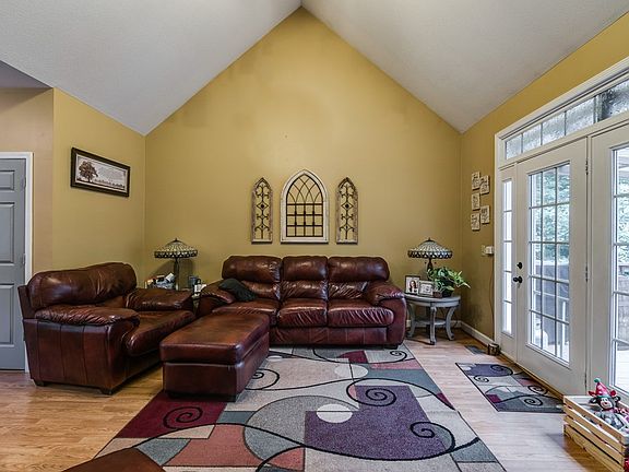 5th image of 254 Laurens Ln