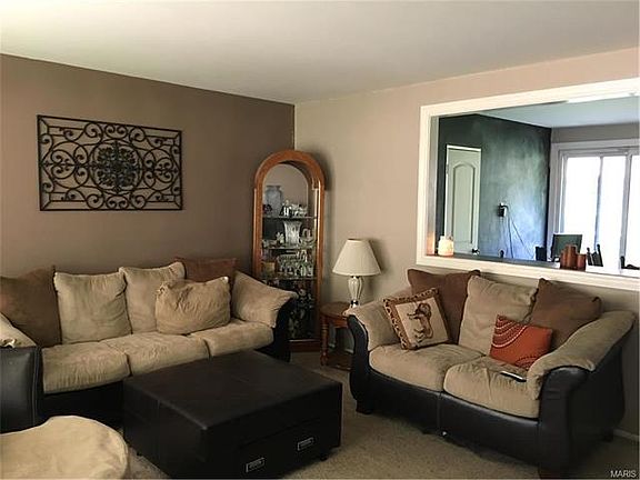 3rd image of 715 Naomi Ave