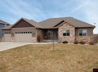 1782 Leona Dr, North Mankato, MN 56003